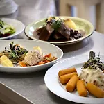 Traditionsgasthaus Goldener Loewe Restaurant & Pensjonat *