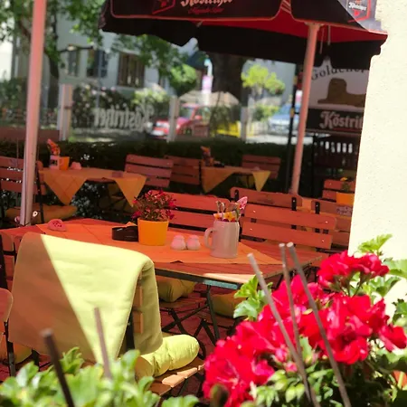 Traditionsgasthaus Goldener Loewe Restaurant & Гостевой дом