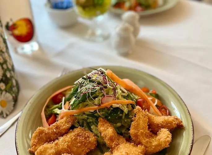 Traditionsgasthaus Goldener Loewe Restaurant & Гостевой дом *