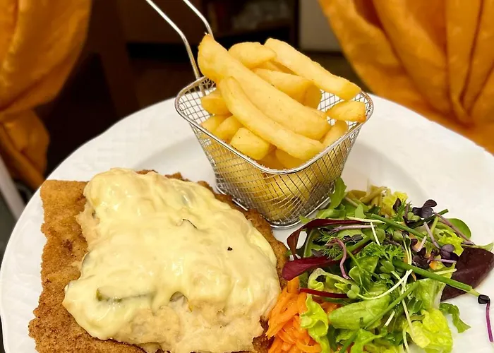 Traditionsgasthaus Goldener Loewe Restaurant & بيت ضيافة *