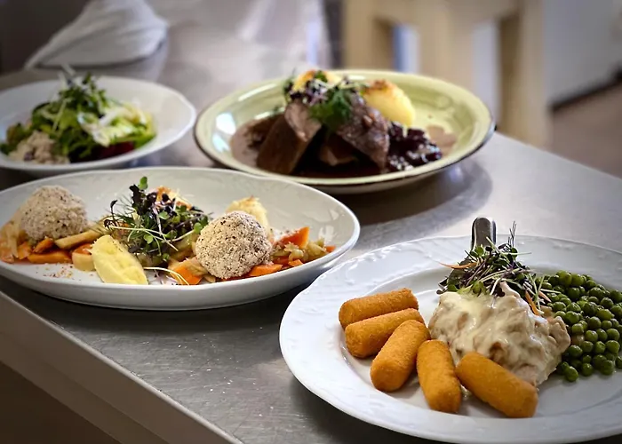 Traditionsgasthaus Goldener Loewe Restaurant & Гостевой дом *