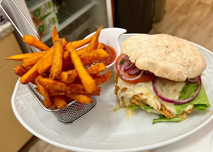 Traditionsgasthaus Goldener Loewe Restaurant & بيت ضيافة *