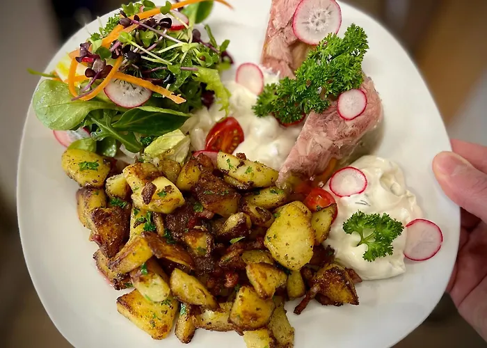 Traditionsgasthaus Goldener Loewe Restaurant & *