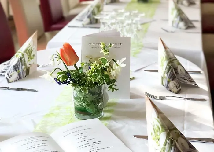 Traditionsgasthaus Goldener Loewe Restaurant & * ريزا