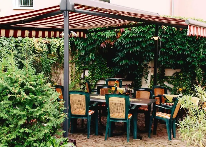 Гостевой дом Traditionsgasthaus Goldener Loewe Restaurant & Риза